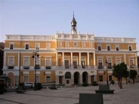 Ayuntamiento de Badajoz: Admitidos provisionales dos plazas de Arquitecto/a y una plaza de Monitor/a de Acondicionamiento Físico FMD